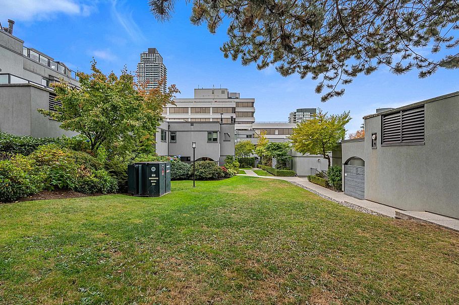 1339 W 8th Avenue Vancouver, BC - 28