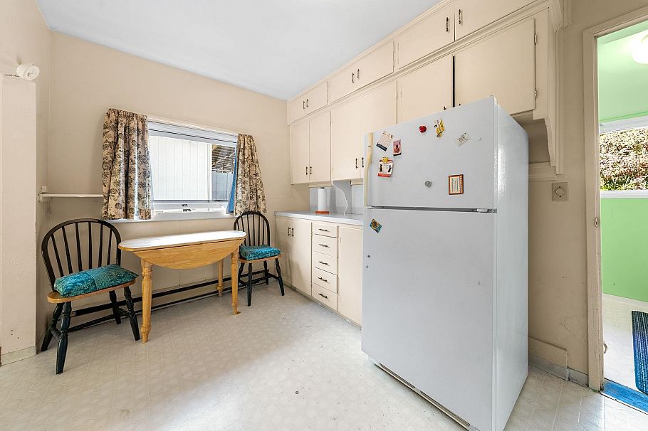 652 W 14th Street North Vancouver, BC - 11
