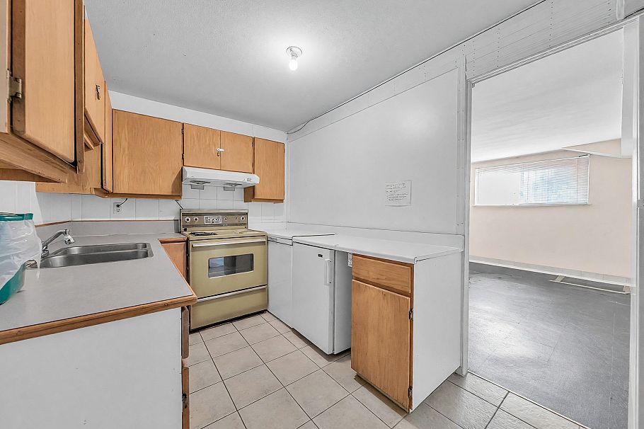 3631 Wellington Avenue Vancouver, BC - 32