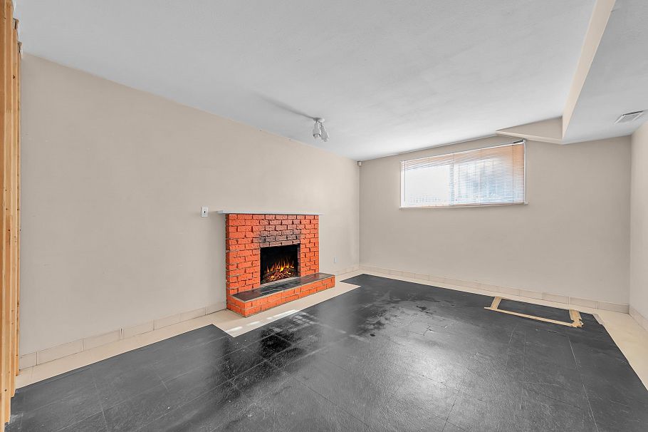 3631 Wellington Avenue Vancouver, BC - 31