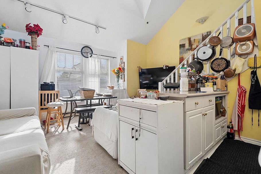 8 2023 W 4th Avenue Vancouver, BC - 10