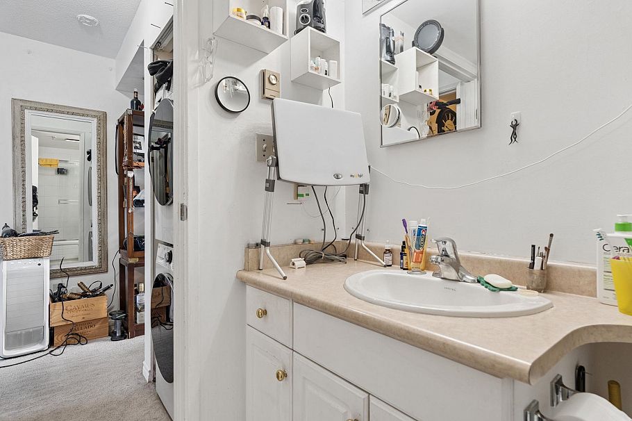 8 2023 W 4th Avenue Vancouver, BC - 14