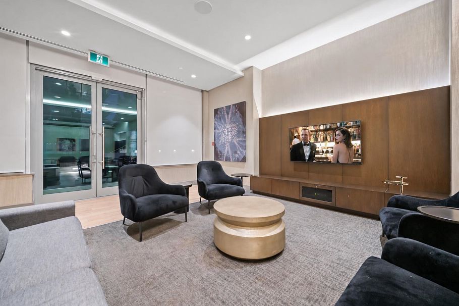 2403 125 E 14th Street North Vancouver, BC - 39