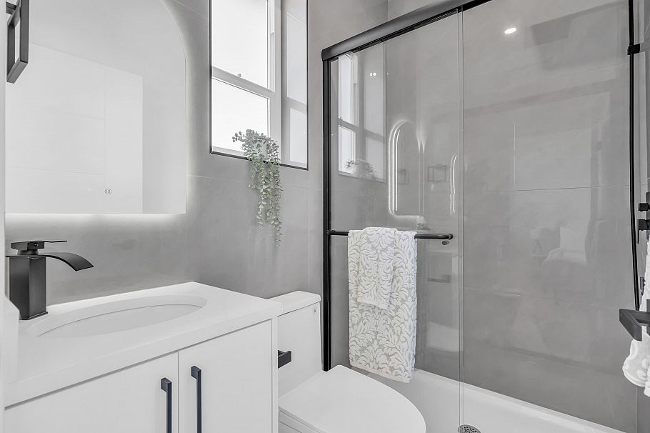 1 4587 Knight Street Vancouver, BC - 19