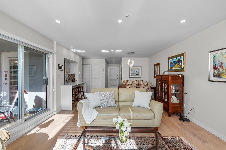 112 8450 Jellicoe Street Vancouver, BC - 5