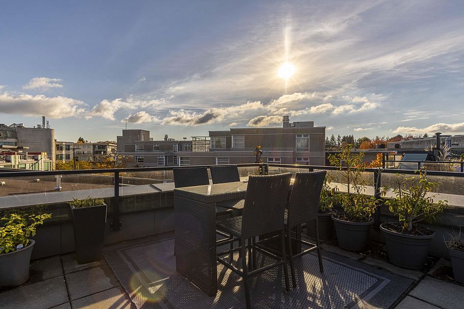 3445 Porter Street Vancouver, BC - 3