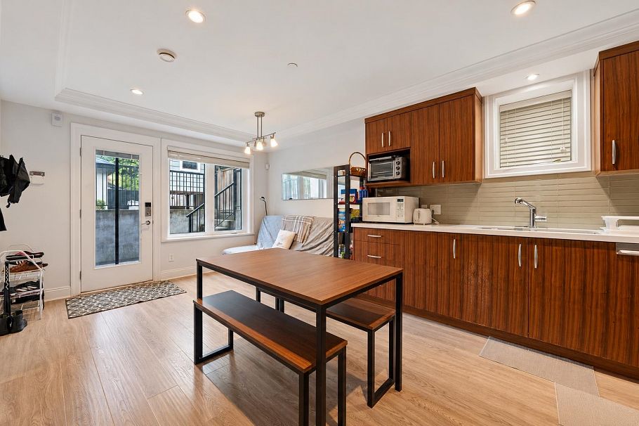 3475 W 24th Avenue Vancouver, BC - 24