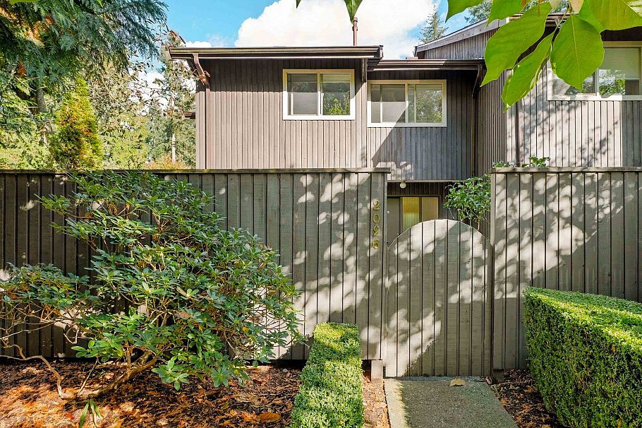 2026 Purcell Way North Vancouver, BC - 25