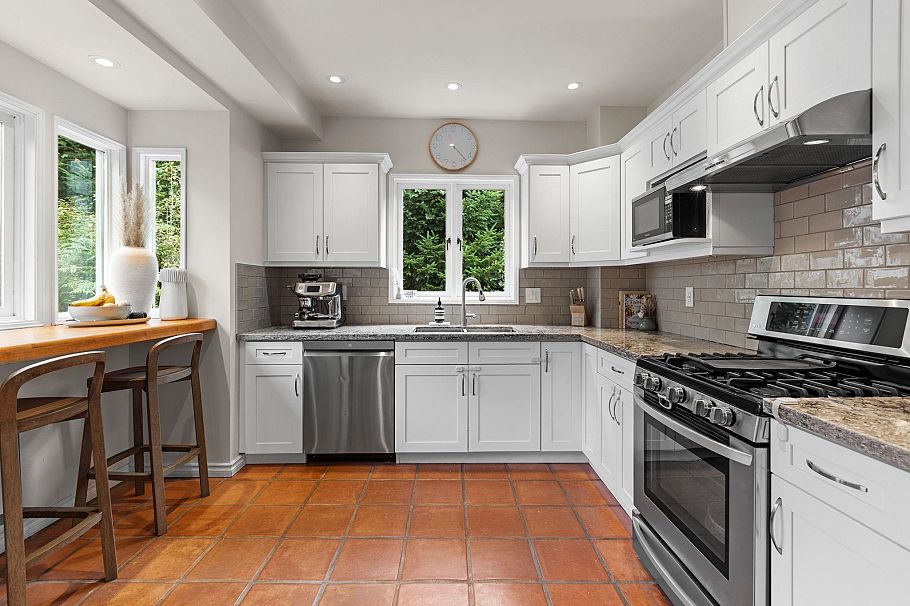 1 650 W Keith Road North Vancouver, BC - 9