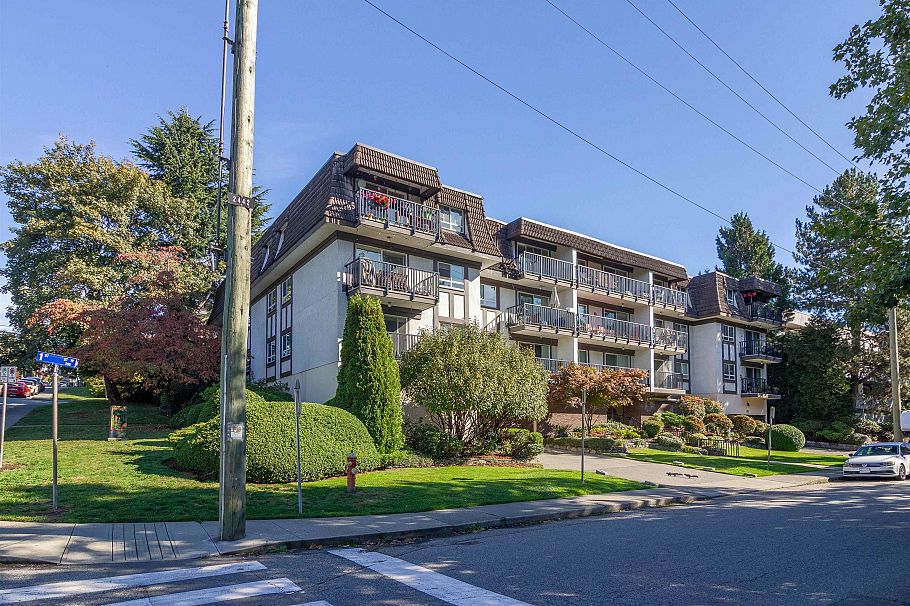 210 270 W 1st Street North Vancouver, BC - 1