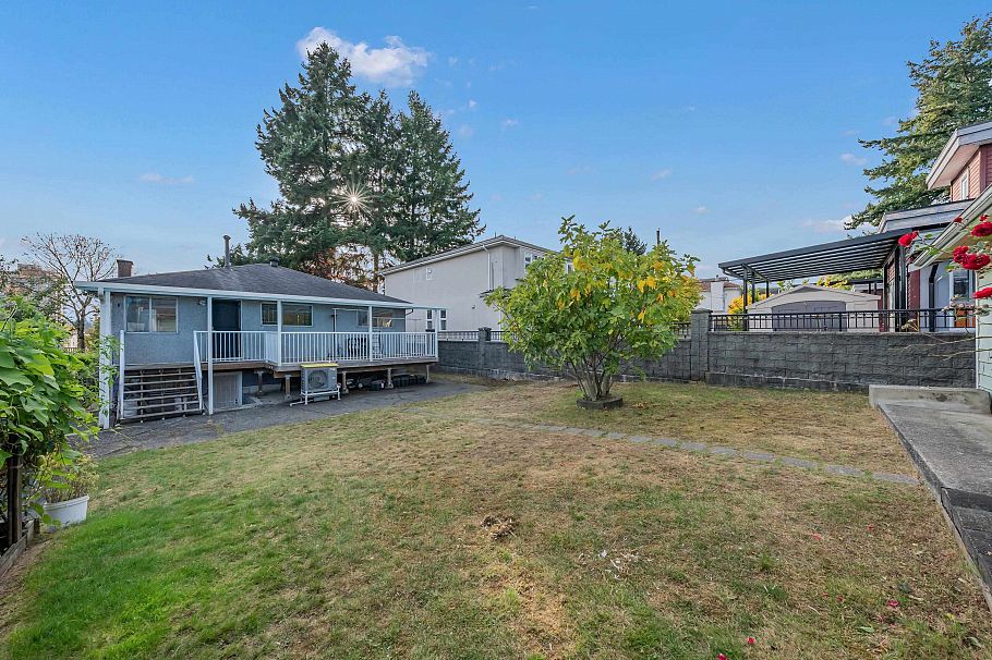 3631 Wellington Avenue Vancouver, BC - 4
