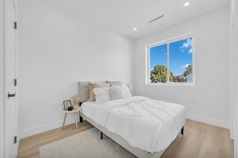 1 4587 Knight Street Vancouver, BC - 17