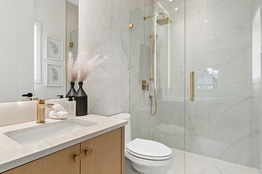 2543 E 2nd Avenue Vancouver, BC - 13