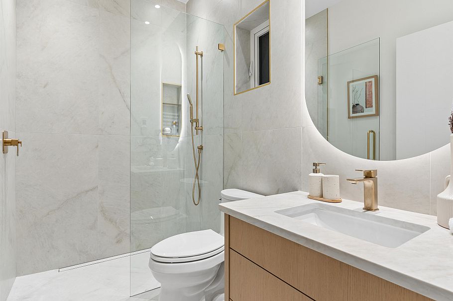 1 2541 E 2nd Avenue Vancouver, BC - 1
