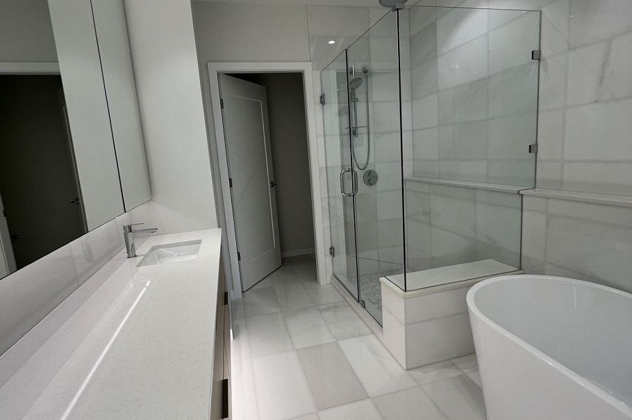 2204 128 W 15th Street North Vancouver, BC - 6