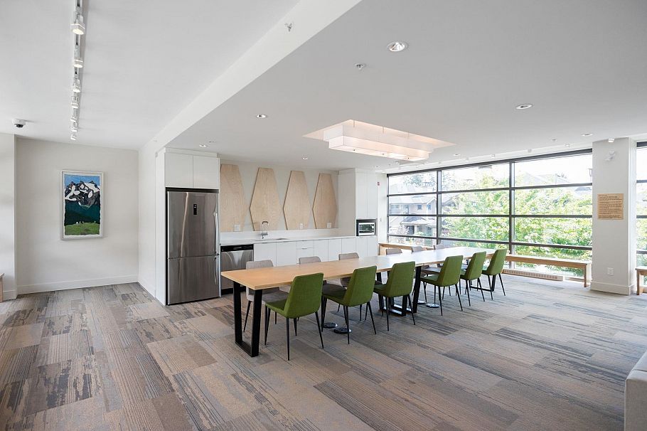 318 3602 Aldercrest Drive North Vancouver, BC - 22