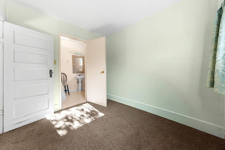 652 W 14th Street North Vancouver, BC - 16