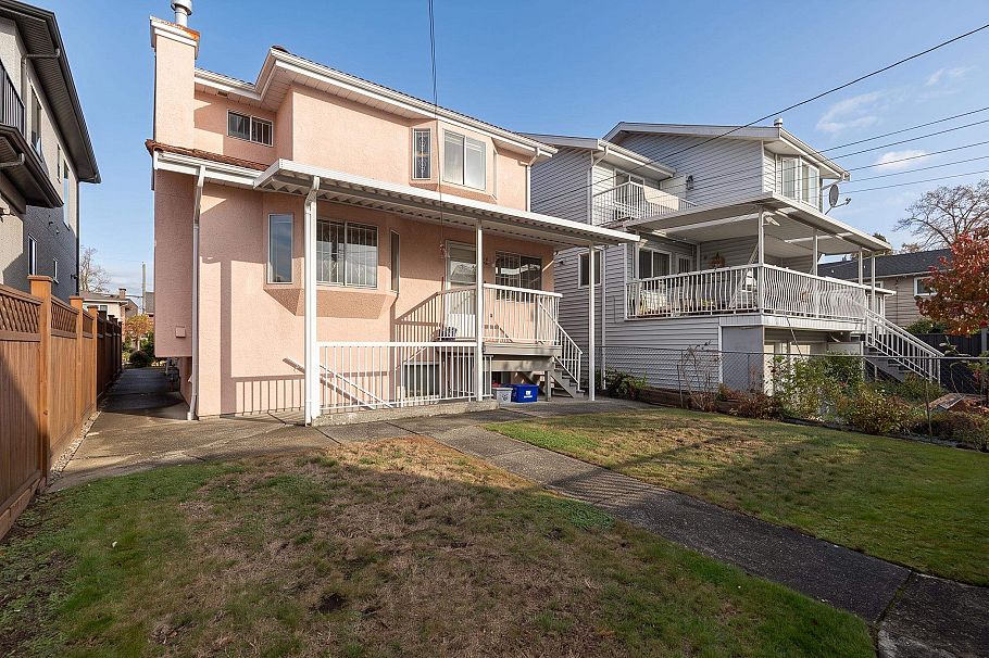 3078 E 6th Avenue Vancouver, BC - 38
