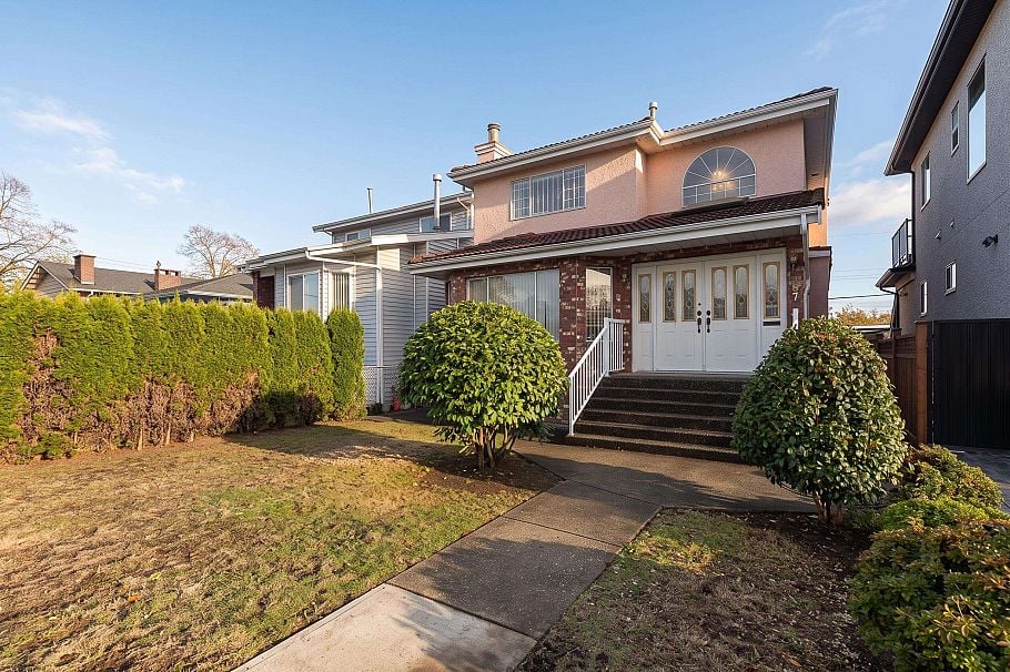3078 E 6th Avenue Vancouver, BC - 2