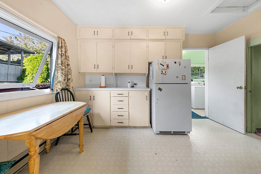 652 W 14th Street North Vancouver, BC - 10