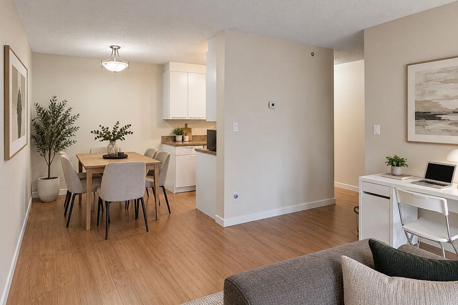 206 211 W 3rd Street North Vancouver, BC - 2