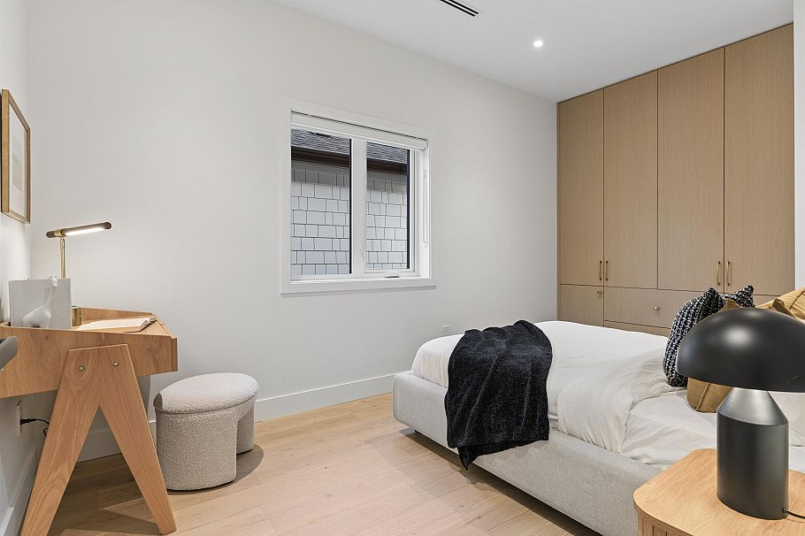 2543 E 2nd Avenue Vancouver, BC - 5