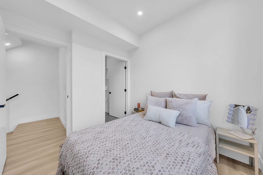 1 4587 Knight Street Vancouver, BC - 20