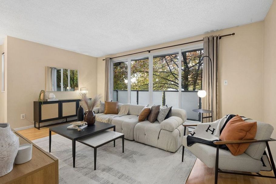 2 224 E 12th Avenue Vancouver, BC - 2