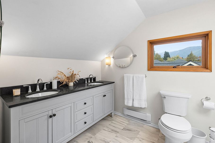 1 650 W Keith Road North Vancouver, BC - 19