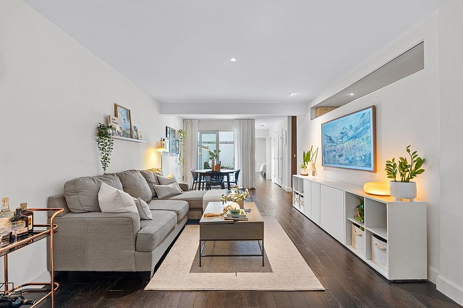 1339 W 8th Avenue Vancouver, BC - 1