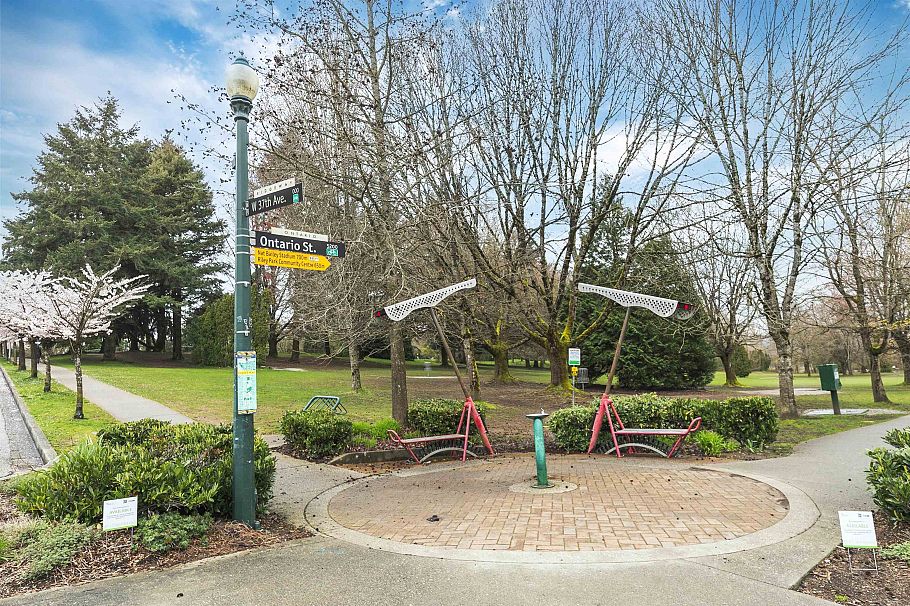 14 W 37th Avenue Vancouver, BC - 24