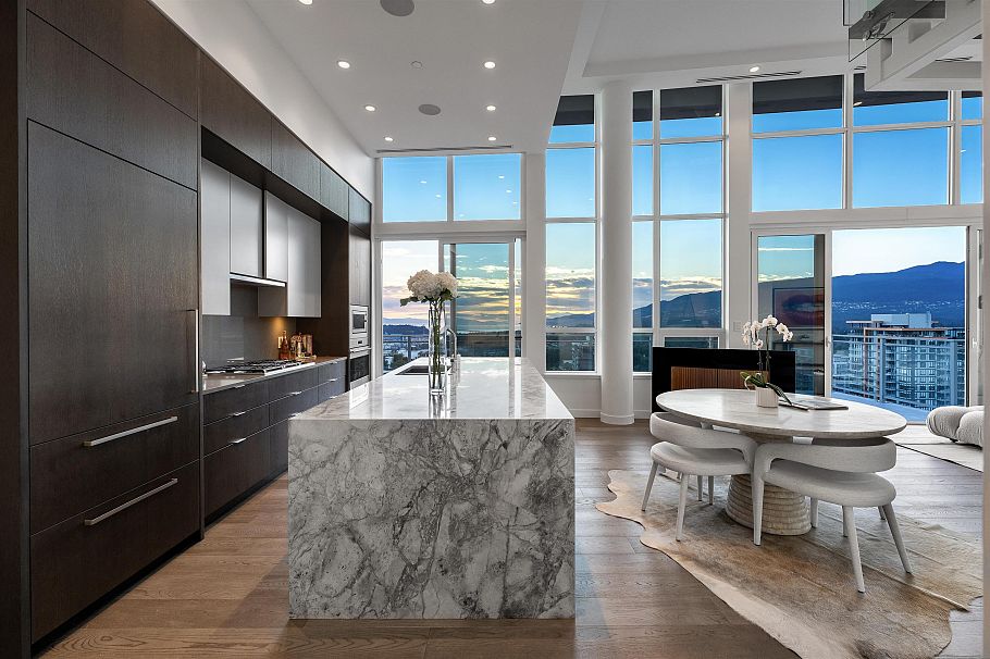 2403 125 E 14th Street North Vancouver, BC - 25