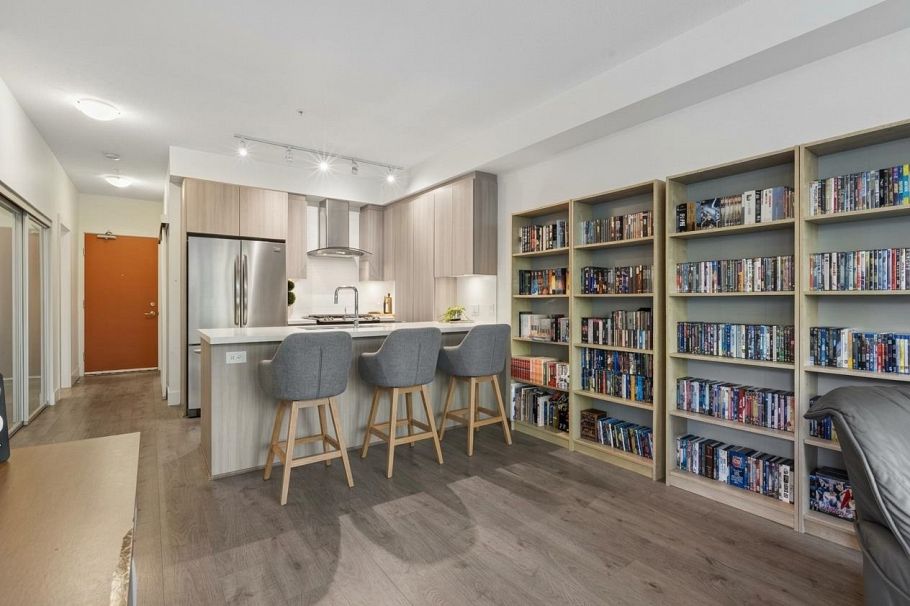 318 3602 Aldercrest Drive North Vancouver, BC - 5