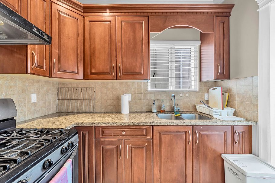 725 W 61st Avenue Vancouver, BC - 12