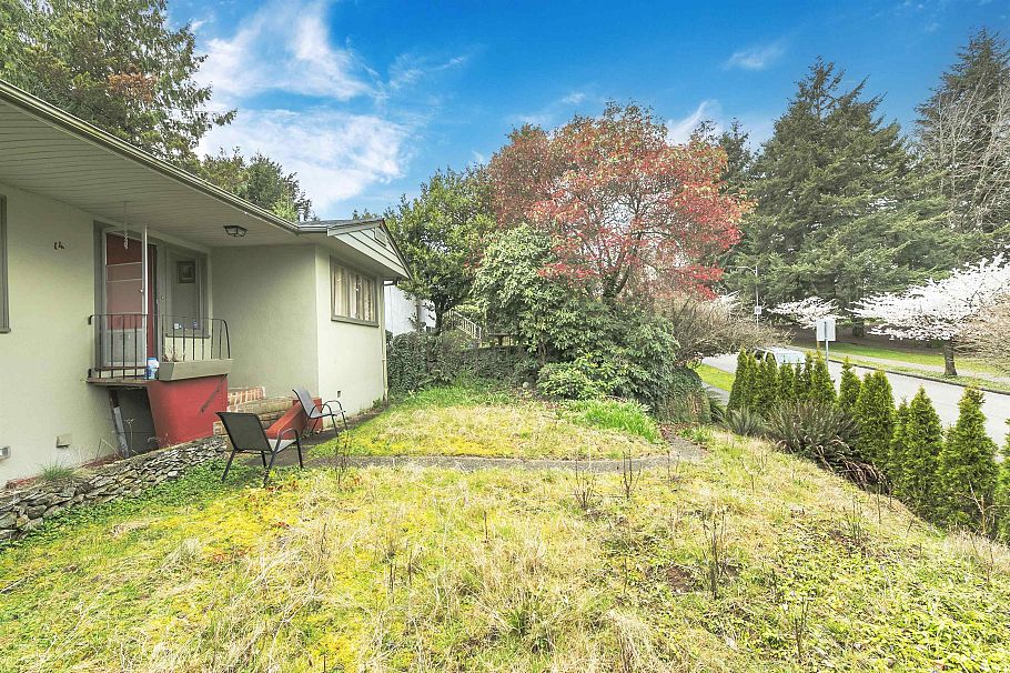 14 W 37th Avenue Vancouver, BC - 3