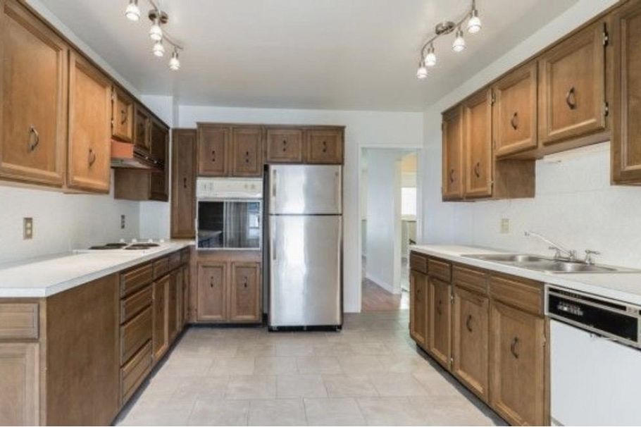 2214 E 4th Avenue Vancouver, BC - 6