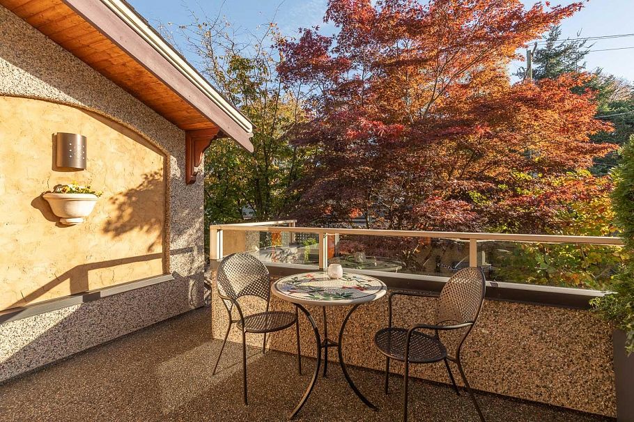 1976 W 12th Avenue Vancouver, BC - 12
