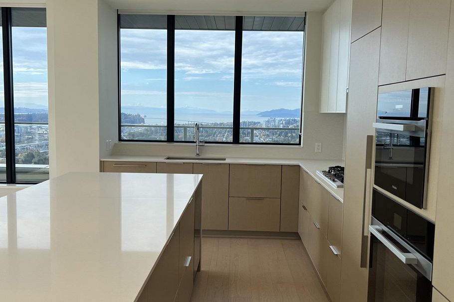 2204 128 W 15th Street North Vancouver, BC - 3