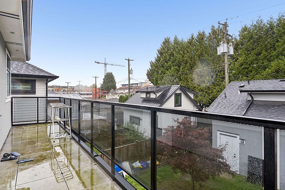 797 E 18th Avenue Vancouver, BC - 18