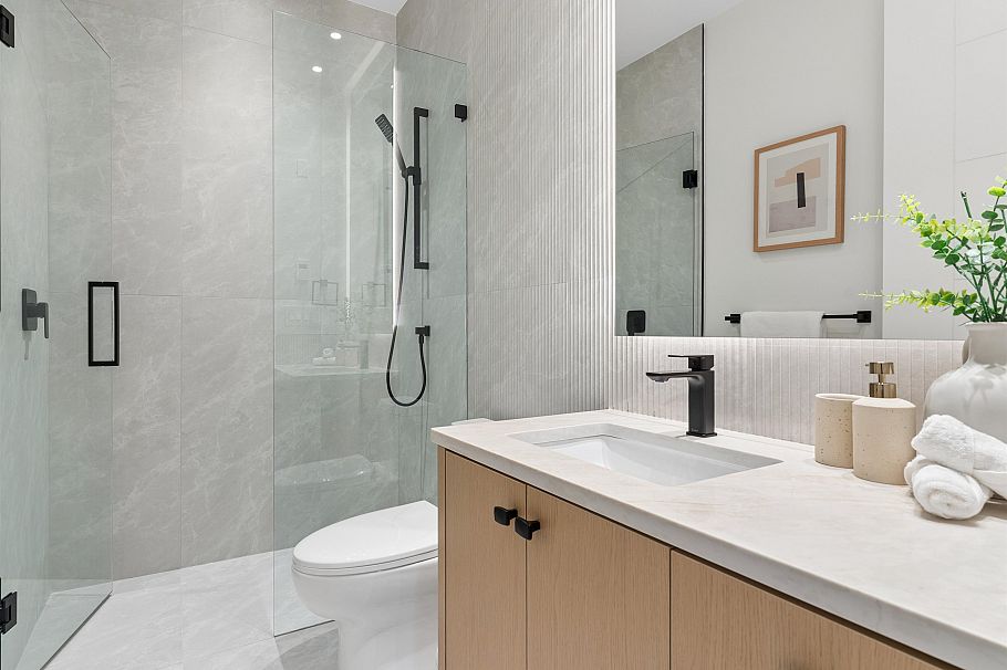 2543 E 2nd Avenue Vancouver, BC - 6
