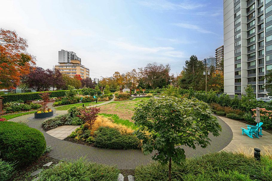 206 1740 Comox Street Vancouver, BC - 1