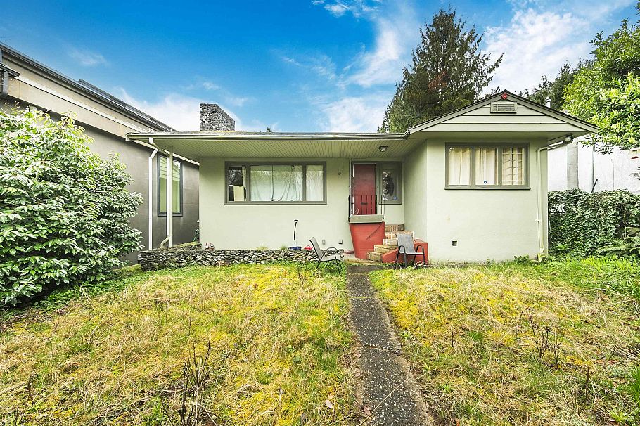 14 W 37th Avenue Vancouver, BC - 1