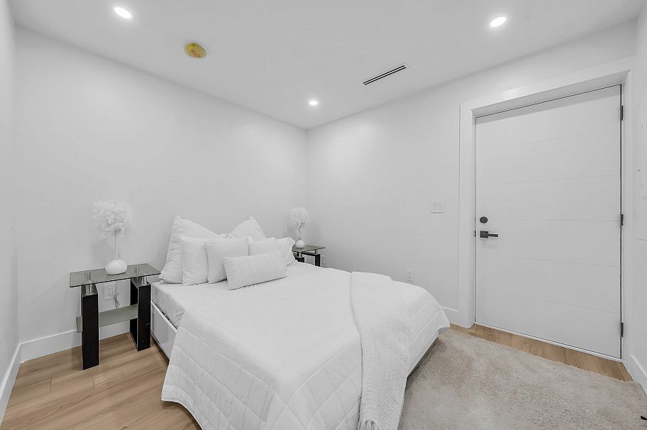 1 2554 Dundas Street Vancouver, BC - 31