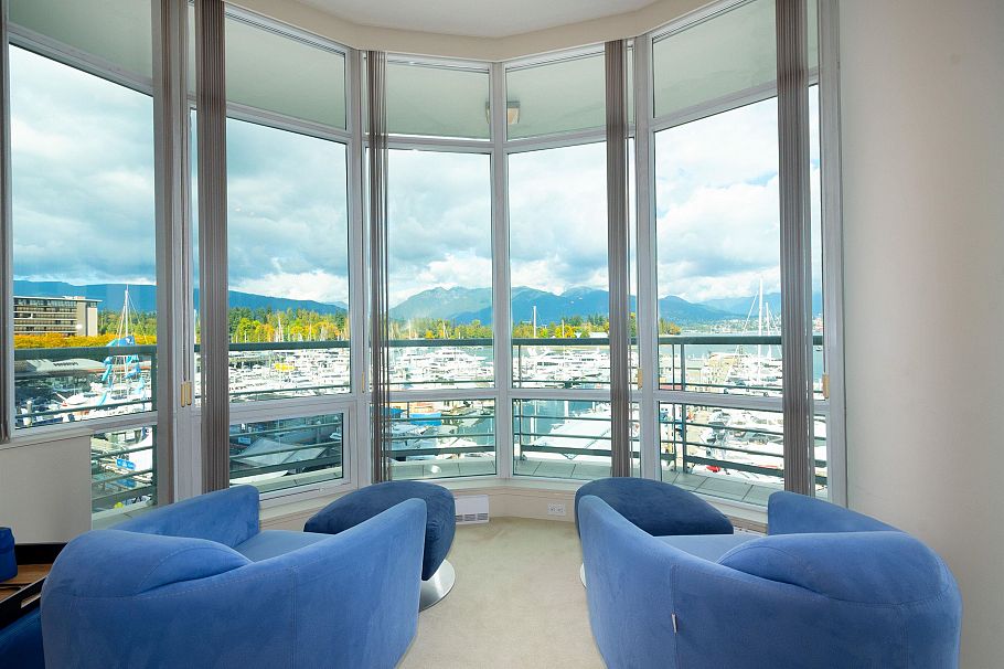 203 499 Broughton Street Vancouver, BC - 3