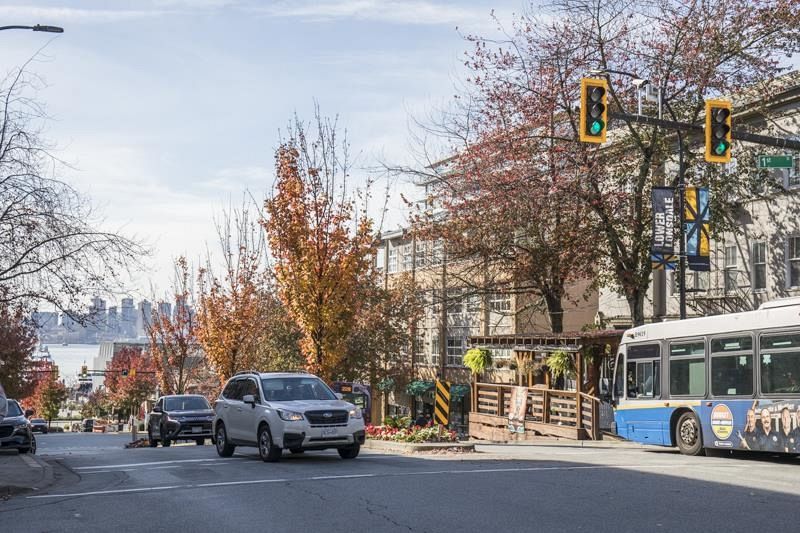 206 137 E 1st Street North Vancouver, BC - 25