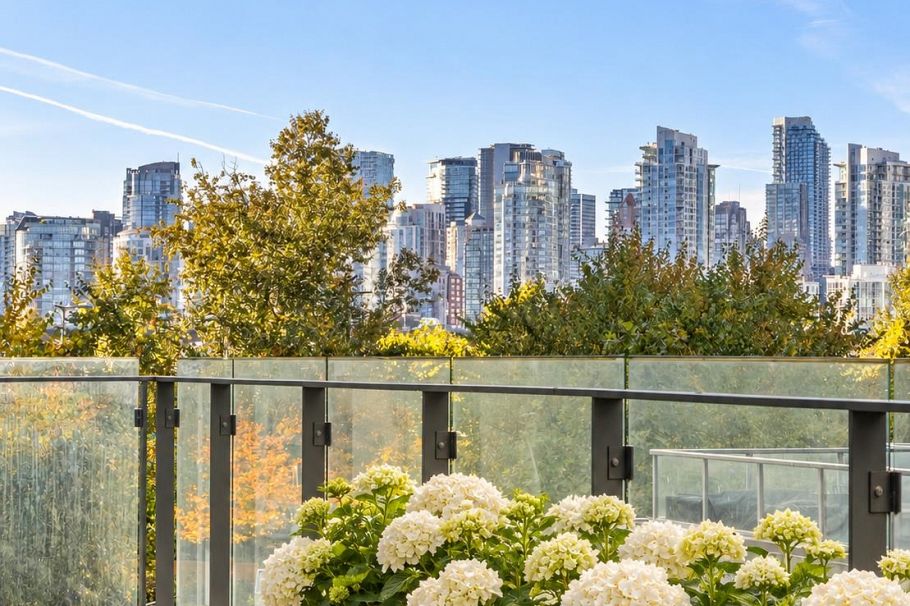 203 1788 Columbia Street Vancouver, BC - 4