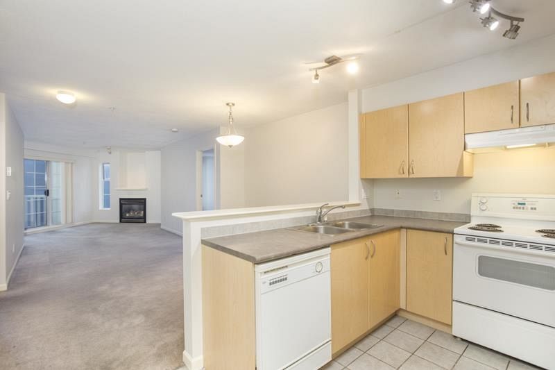 206 137 E 1st Street North Vancouver, BC - 15
