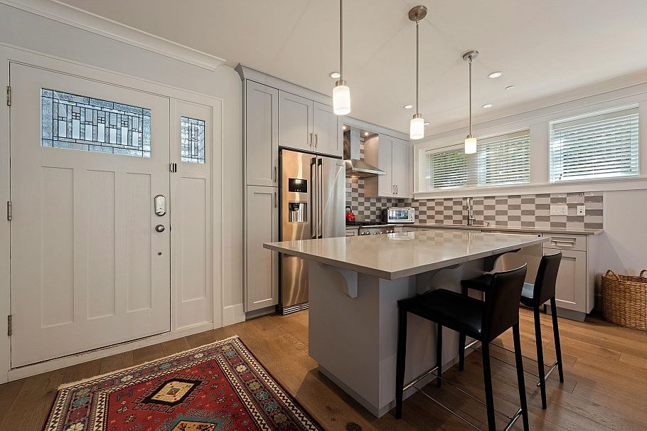 330 W 14th Avenue Vancouver, BC - 17