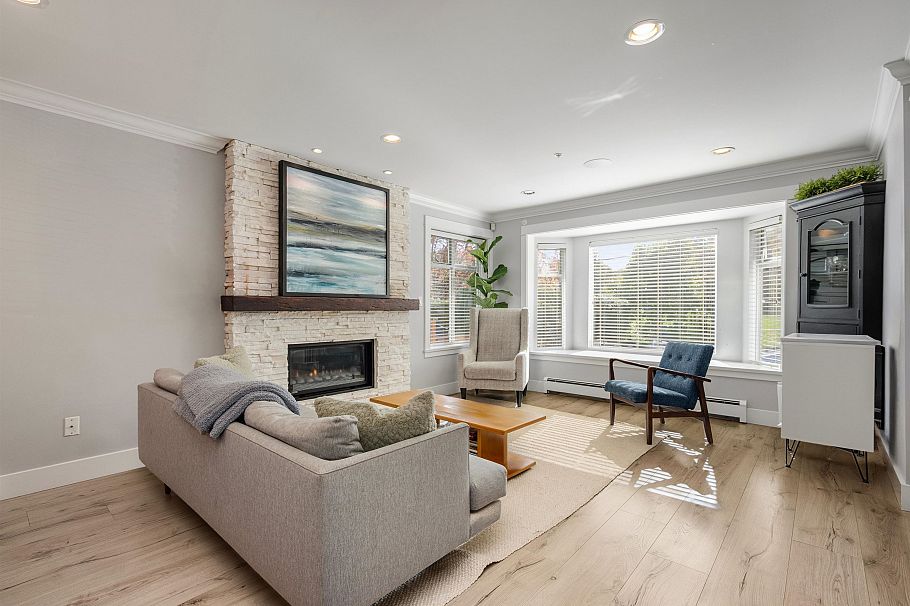 35 W 15th Avenue Vancouver, BC - 4