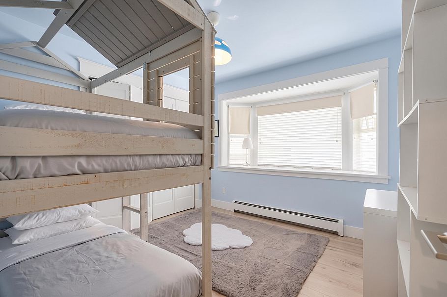 35 W 15th Avenue Vancouver, BC - 24